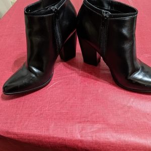9.5 Black booties
